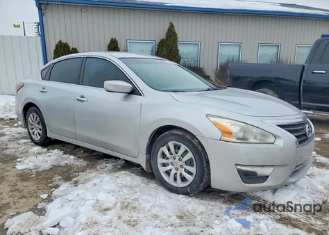 2015 Nissan Altima 2.5 z USA, uszkodzony, nr VIN 1N4AL3AP8FC272169